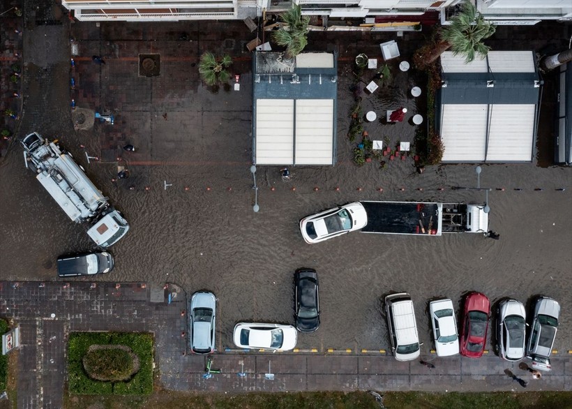 İzmir'de yollar göle dönerken Tunç Soyer Avrupa'ya gitti! Altyapı problemlerinden bırak İzmirli yönetime isyan ederken Soyer: İklim krizi... - Resim: 12