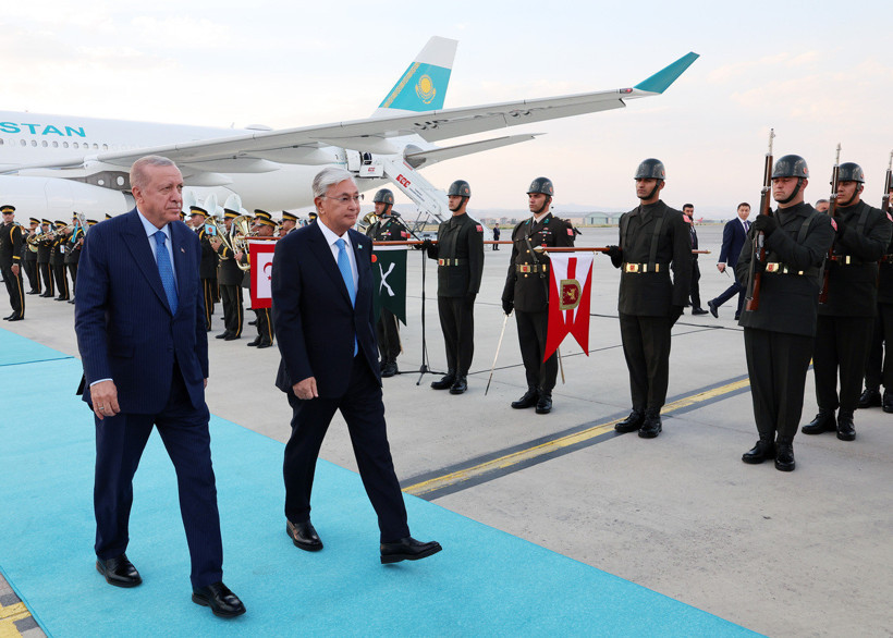 Cumhurbaşkanı Erdoğan, Kazakistan Cumhurbaşkanı Tokayev'i resmi törenle karşıladı - Resim : 2