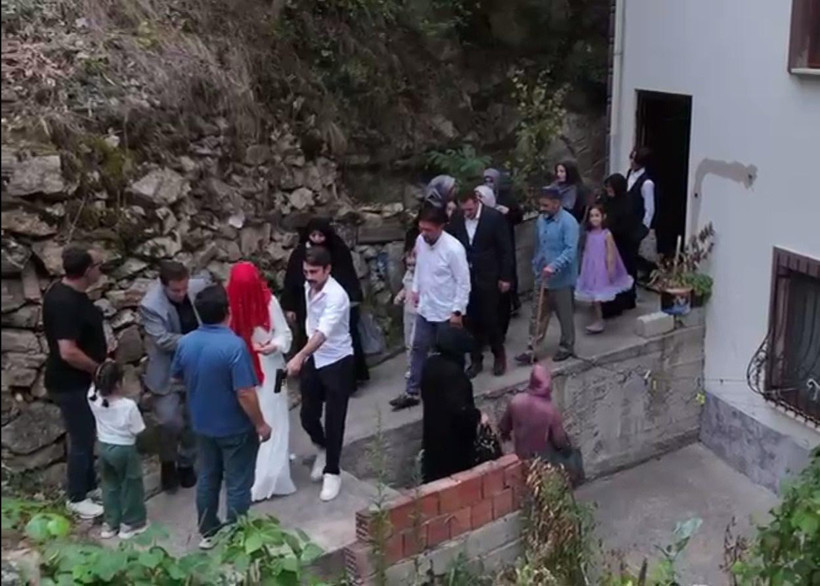 Düğün evi yas evine döndü! Gelin almada silahla ateş açıldı: 1 ölü, 2 yaralı - Resim : 4