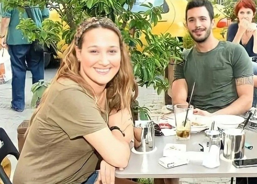Barış Arduç ve Gupse Özay çifti, kızları Jan Asya ile Çeşme'de deniz keyfi yaptı - Resim: 6