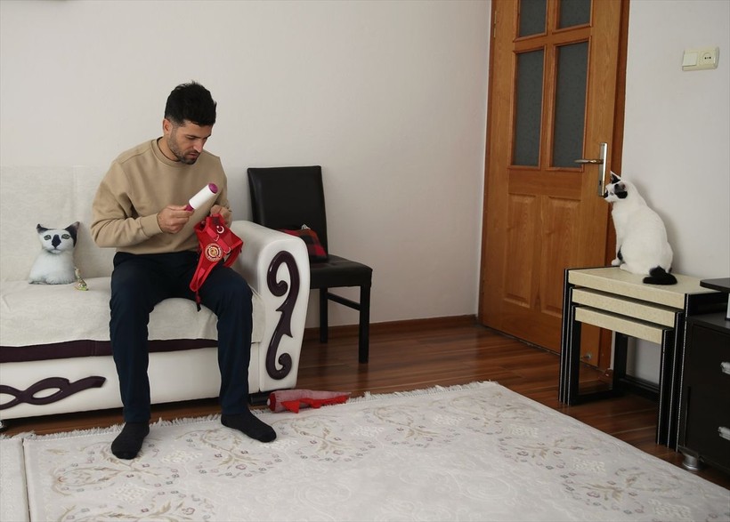 Depremde itfaiye eriyle çıkan fotoğrafı sembolleşmişti... Enkaz şimdi mutlu - Resim: 3