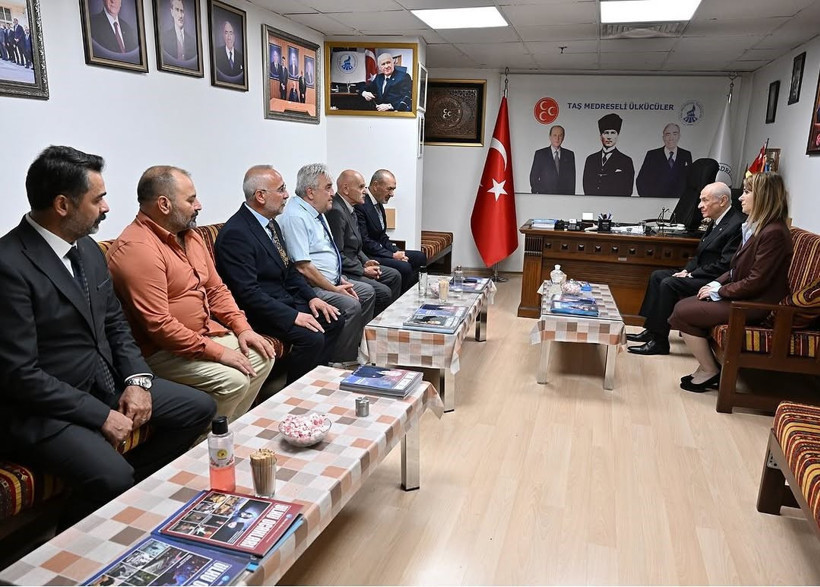 MHP Lideri Bahçeli, Taş Medreseli ülkücüleri ziyaret etti - Resim : 1