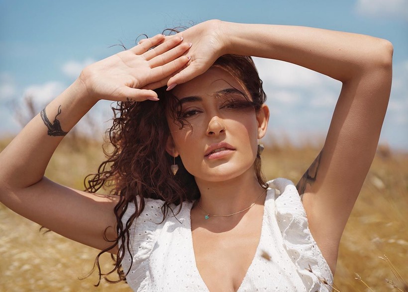 Ceyda Düvenci'nin sunuculuğunu yaptığı 'Bambaşka Sohbetler' programına konuk olan şarkıcı Melek Mosso'dan kan donduran itiraf: Bizi dövüyor aç bırakıyor... - Resim: 16