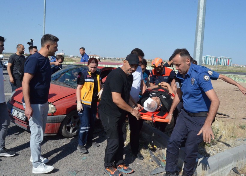 AYT sınavına giderken korkunç kaza: 1 ölü, 10 yaralı - Resim: 2
