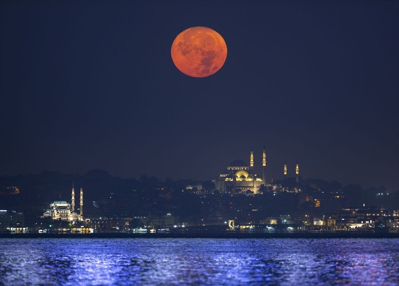 Mavi Ay olarak da bilinen Süper Ay İstanbul'da görsel şölen oluşturdu - Resim: 17