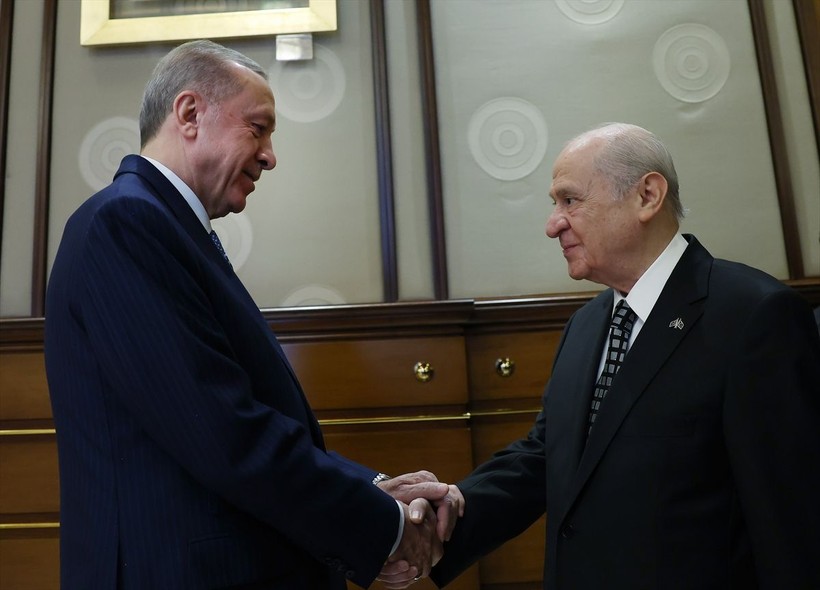 Recep Tayyip Erdoğan ile Devlet Bahçeli arasında güldüren diyalog: Ne kadar daha gençleştik? 75 olduk efendim - Resim: 1