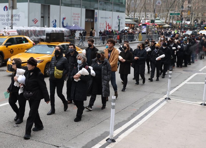 New York Gazze'de ölen binlerce bebek ve çocuk için sessiz yürüyüş yaptı - Resim: 2