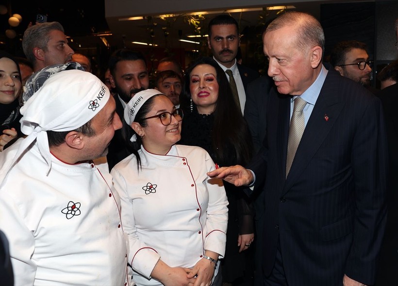 Erdoğan, Ankara'da bir kafede vatandaşlarla sohbet etti, çocukları sevdi - Resim: 3