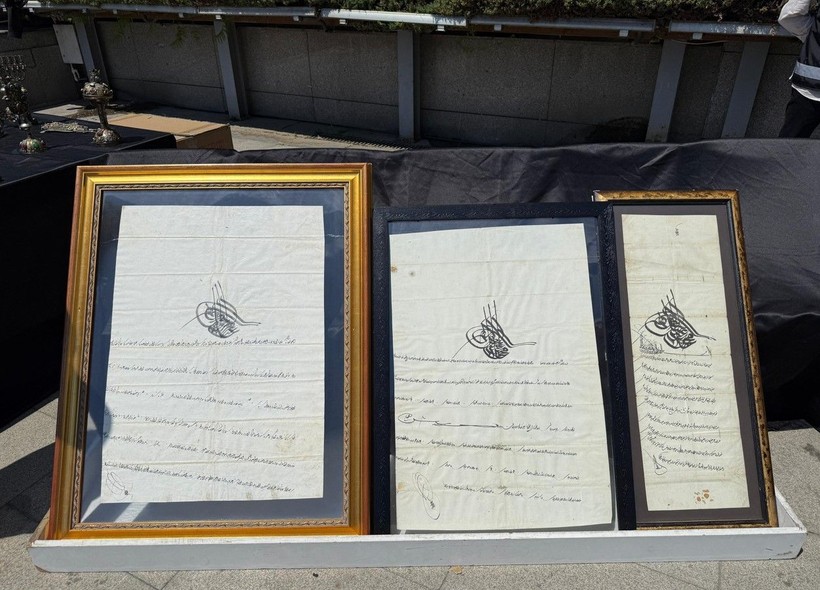 Sultan Abdülhamid, 3'üncü Selim... Padişah fermanlarının da olduğu 3 bine yakın tarihi eser yakalandı - Resim: 8