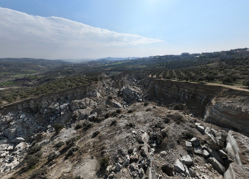 Hatay’daki 500 metrelik dev yarık uzaydan gözüküyor - Resim: 12