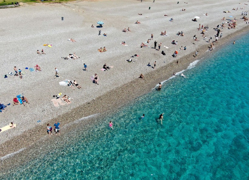 Muğla, Antalya kıyılarında bayram yoğunluğu! Yaz tatilini aratmadı - Resim: 1