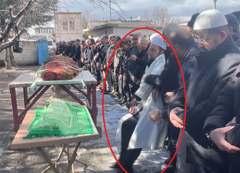 Kardeşi, yengesi ve yeğenini kaybeden imamın en zor kıldırdığı namaz! Fenalık geçirdi - Resim: 7