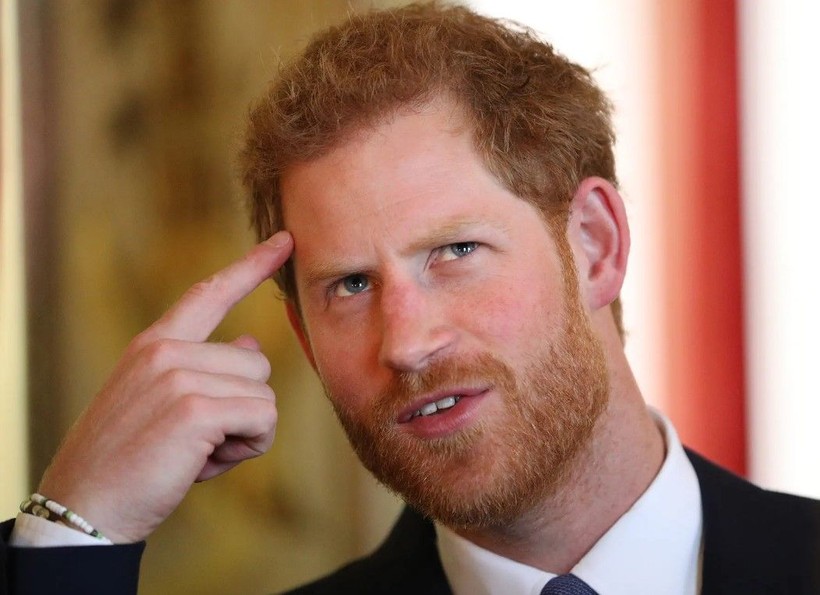 Prens Harry ve eşi Meghan'ın belgeselinin yankıları devam ederken Harry'nin tartışmalı anı kitabı 'Spare' raflardaki yerini aldı - Resim: 2