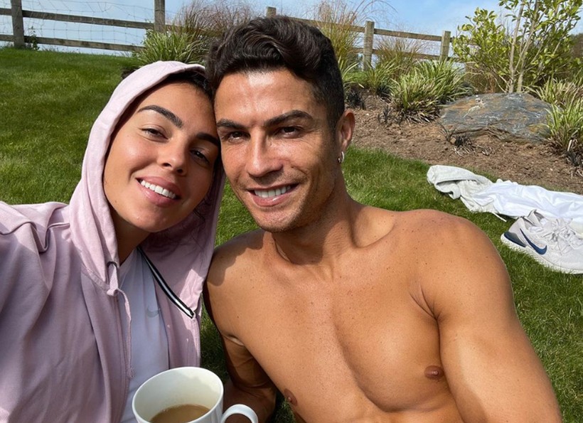 Ronaldo'nun eşi Georgina Rodriguez Arabistan'da parlıyor! O fotoğraflar dikkat çekti... - Resim: 1