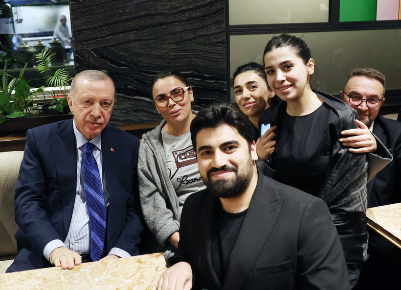 Cumhurbaşkanı Erdoğan’dan Ankara’da sürpriz kafe ziyareti - Resim : 1