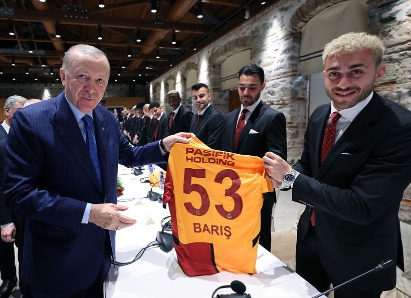 Cumhurbaşkanı Erdoğan Galatasaray'ı kabul etti! Osimhen, Barış Alper Yılmaz, Muslera... Formalarını hediye ettiler - Resim: 18