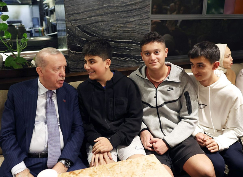 Cumhurbaşkanı Erdoğan kafede vatandaşlarla sohbet etti - Resim: 6