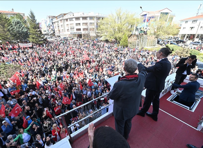 Erdal Beşikçioğlu mazbatasını alıp göreve başladı - Resim : 5