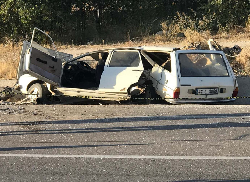 Konya'da 2 otomobil çarpıştı; ikizler öldü, 5 yaralı - Resim: 1