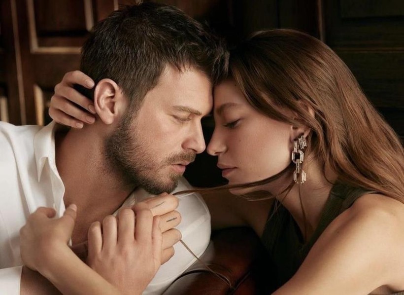 Show TV ekranlarında yayınlanacak olan başrollerini Serenay Sarıkaya ve Kıvanç Tatlıtuğ'un paylaştığı 'Aile' dizisinin ilk fragmanı yayınlandı - Resim: 4