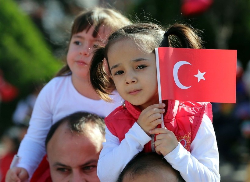 Türkiye iliklerine kadar Cumhuriyet'i kutluyor! Nereye baksan kırmızı-beyaz! 🤍❤️Meydanlarda 7'den 70'e 100. yıl coşkusu - Resim: 147