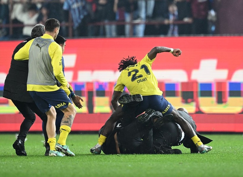 Trabzonspor-Fenerbahçe maçı sonrası stat karıştı - Resim: 1