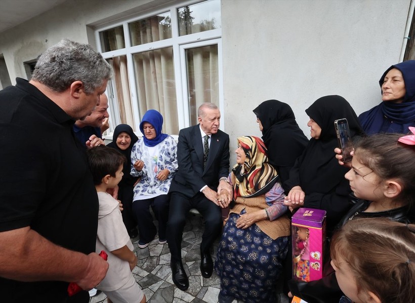 Cumhurbaşkanı Erdoğan'a Rize'de komşularından sevgi seli - Resim: 5
