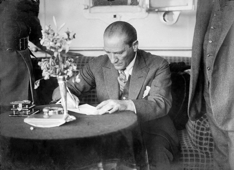 Cumhuriyet'in yüzüncü yılına özel: 100 fotoğrafla Atatürk'ün anıları - Resim: 21