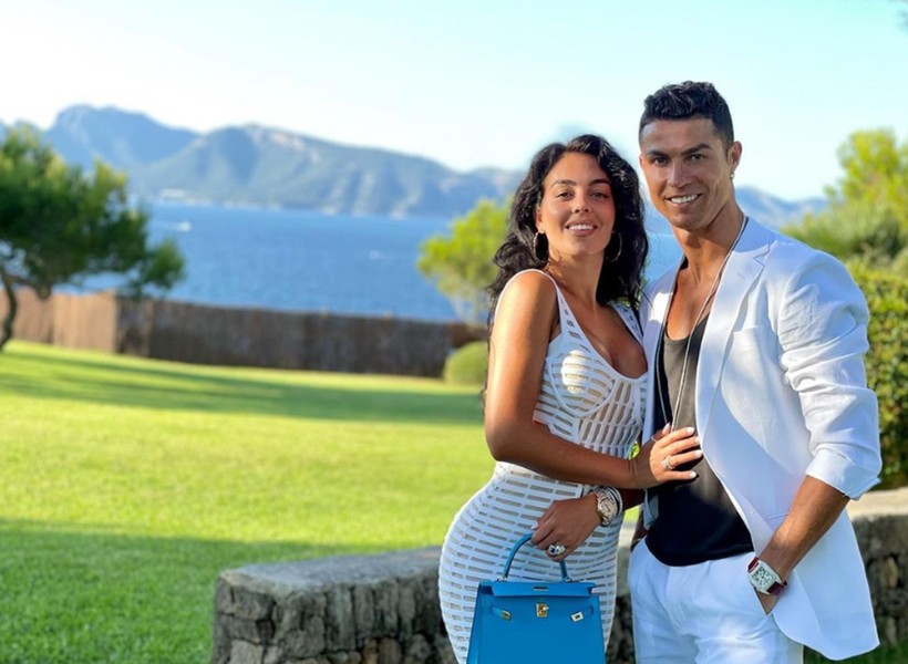 Ronaldo'nun eşi Georgina Rodriguez Arabistan'da parlıyor! O fotoğraflar dikkat çekti... - Resim: 2