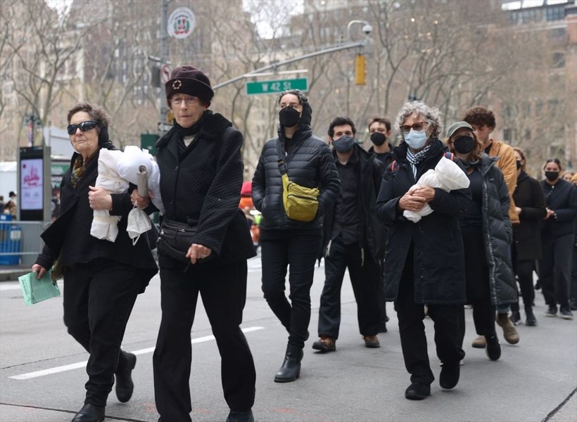 New York Gazze'de ölen binlerce bebek ve çocuk için sessiz yürüyüş yaptı - Resim: 75