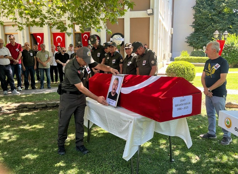 Ödemiş'te alevler arasında kalmıştı! Şehit düşen dozer operatörüne veda - Resim: 4