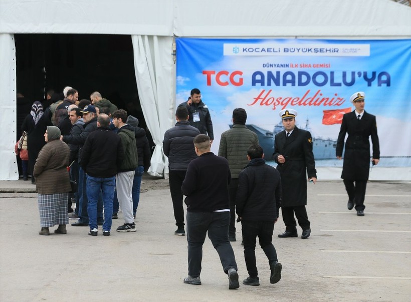 İzmitliler akın akın TCG Anadolu'yu ziyaret etti! - Resim: 2