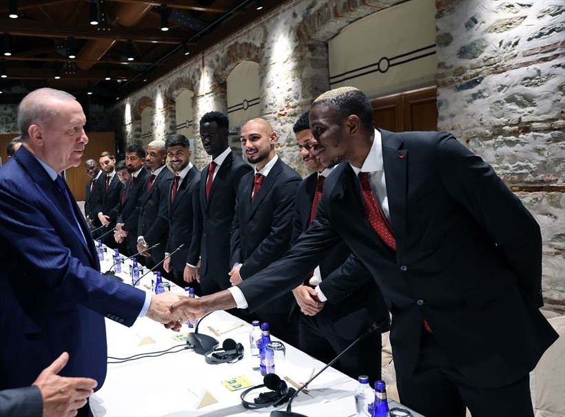 Cumhurbaşkanı Erdoğan Galatasaray'ı kabul etti! Osimhen, Barış Alper Yılmaz, Muslera... Formalarını hediye ettiler - Resim: 14