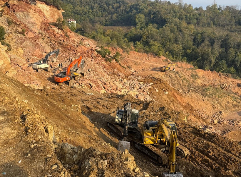 Ordu'da göçük altında kalan kamyon şoförünün cenazesine ulaşıldı - Resim: 1