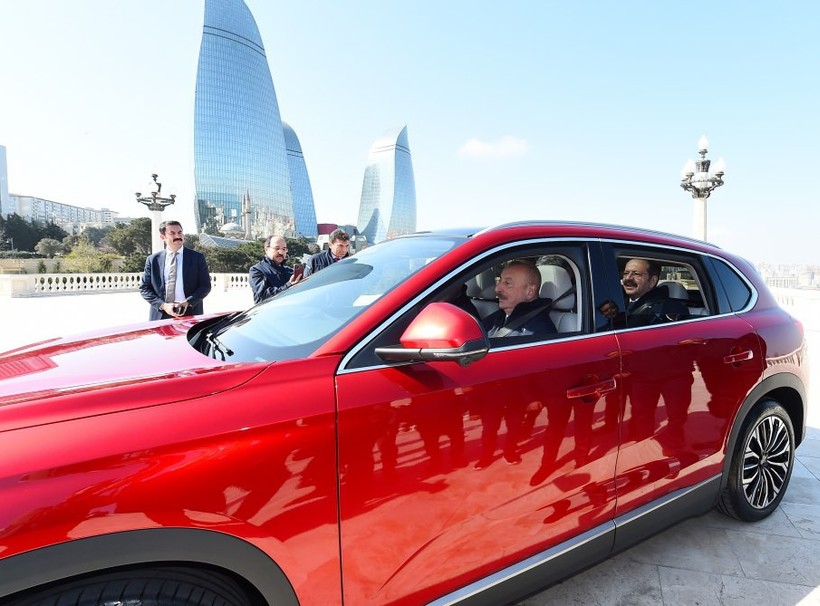 Türkiye'nin yerli ve milli otomobili Togg'un ikinci teslimatı Azerbaycan Cumhurbaşkanı İlham Aliyev’e teslim edildi - Resim : 3