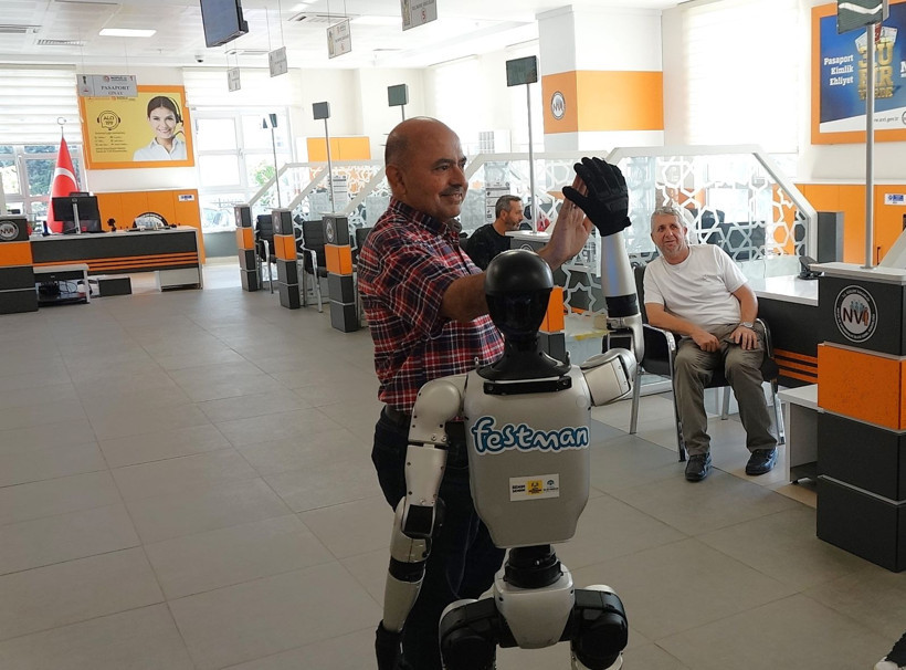 Robot Festman'a fahri kimlik belgesi - Resim: 4
