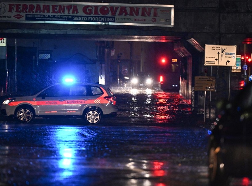 İtalya'da sağanak yağış can aldı! 3 ölü 7 kayıp - Resim: 27