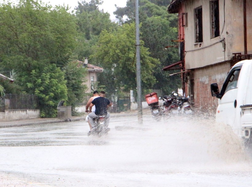 Edirne'de haziran ayında sağanak: Yollar göle döndü - Resim: 5