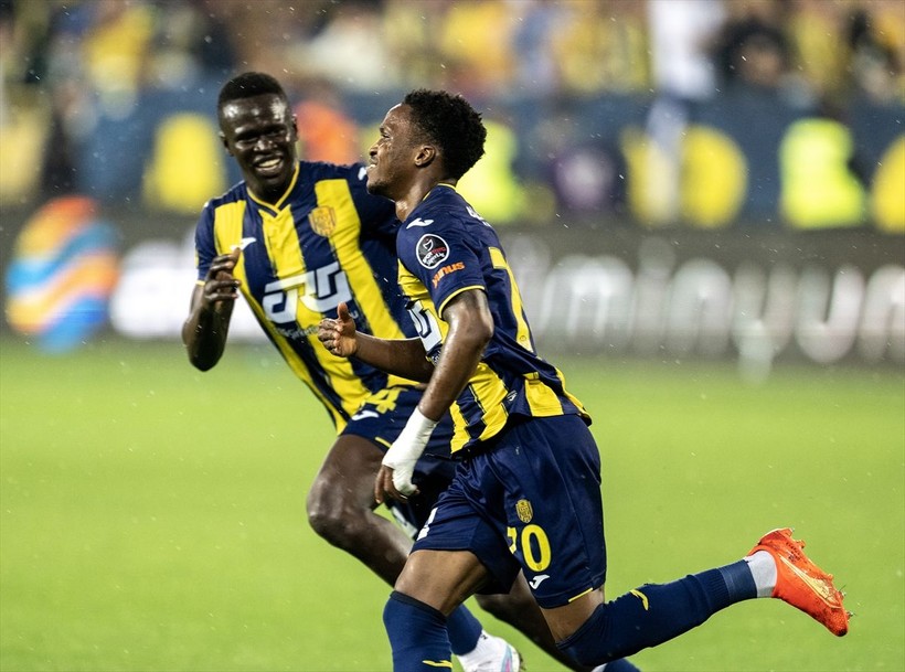 Son dakika Galatasaray haberleri... Galatasaray Ankaragücü'nü 4-1 yendi! Şampiyonluk maçından unutulmaz fotoğraflar - Resim: 8
