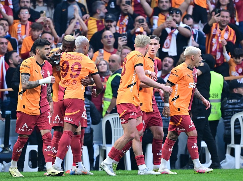 Galatasaray 5. yıldızı taktı - Resim : 2