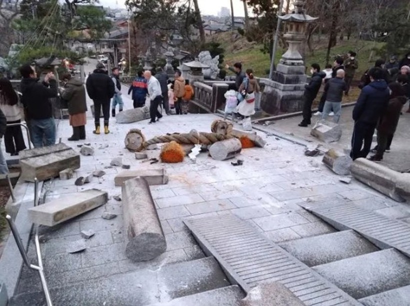 Son dakika! Japonya'nın 7,4'lük deprem ile sallandığı anlar kamerada! Tsunami alarmı: Binaların üst katlarına sığının - Resim : 10