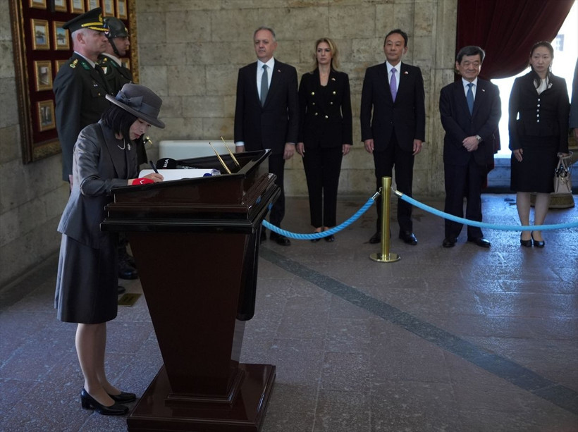 Japonya Altes Prensesi Akiko Mikasa'nin Anıtkabir ziyaretinde dikkat çeken detay - Resim: 2