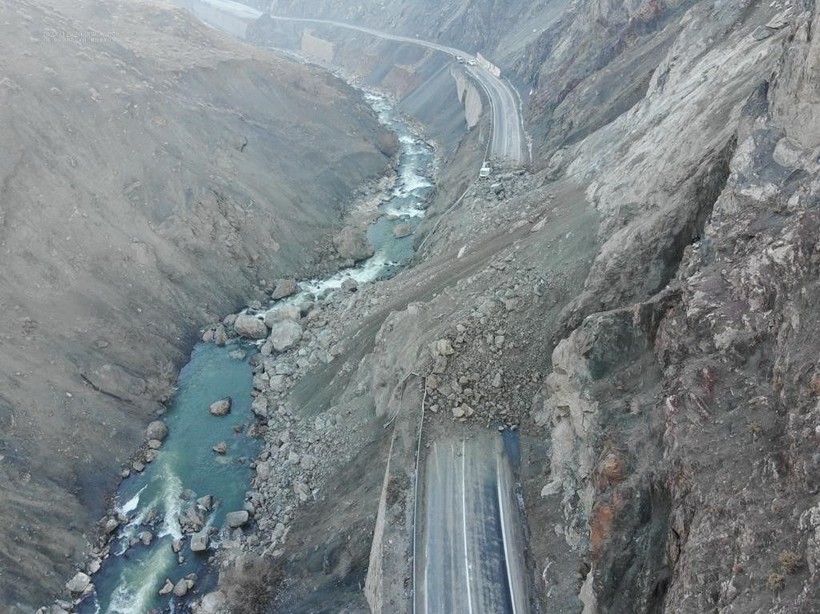 Gece saatlerinde Yüksekova'da heyelan! Yaralanan 3 kişi hastanelere kaldırıldı - Resim: 14