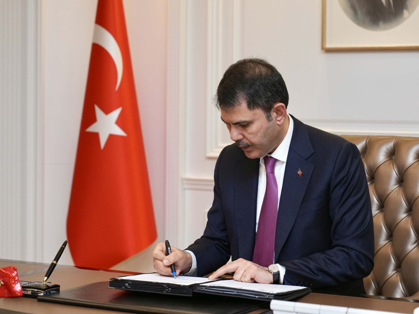 Bakan Kurum, deprem bölgesi klibiyle 1 Mayıs Emek ve Dayanışma Günü'nü kutladı - Resim: 2