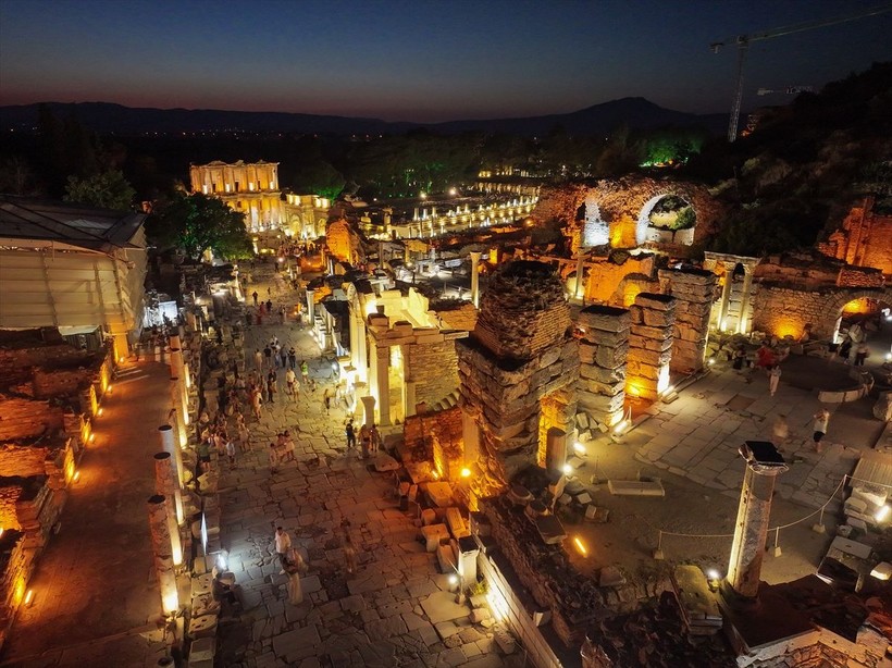 Efes Antik Kenti'nde gece müzeciliği başladı - Resim: 3