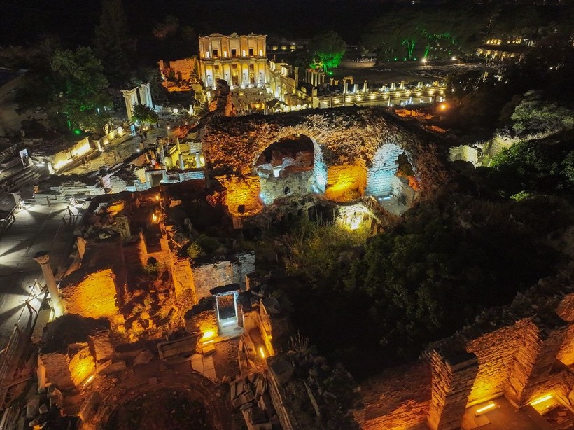 Efes Antik Kenti'nde gece müzeciliği başladı - Resim: 5