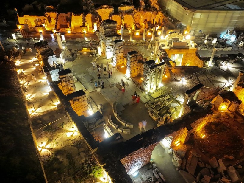 Efes Antik Kenti'nde gece müzeciliği başladı - Resim: 7