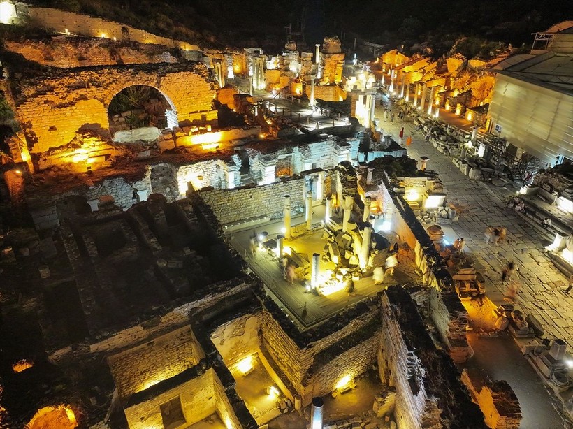 Efes Antik Kenti'nde gece müzeciliği başladı - Resim: 8