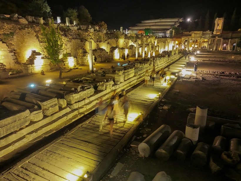 Efes Antik Kenti'nde gece müzeciliği başladı - Resim: 11