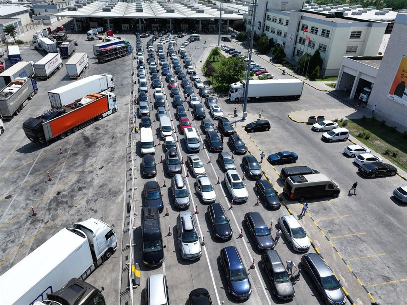 Gurbetçilerin yaşadıkları ülkelere dönüşleri devam ediyor - Resim: 2